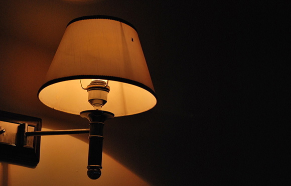 藍色燈罩可促進睡眠