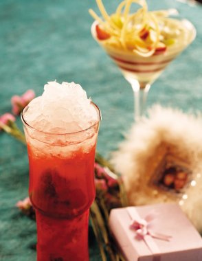 雞尾酒與香水的浪漫華爾