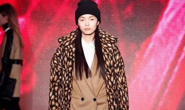 寒風(fēng)亂舞 T臺(tái)羽絨服幫你凹