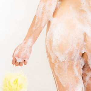 洗澡時泡沫不要長時間停留在身上