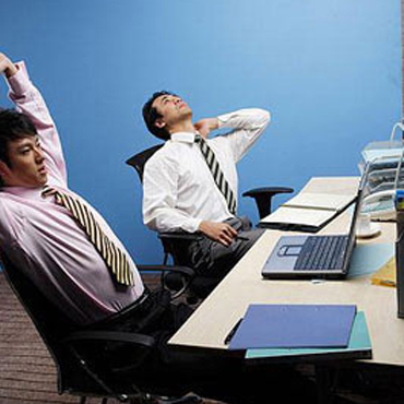 久坐危害大 工作時不妨做些小動作